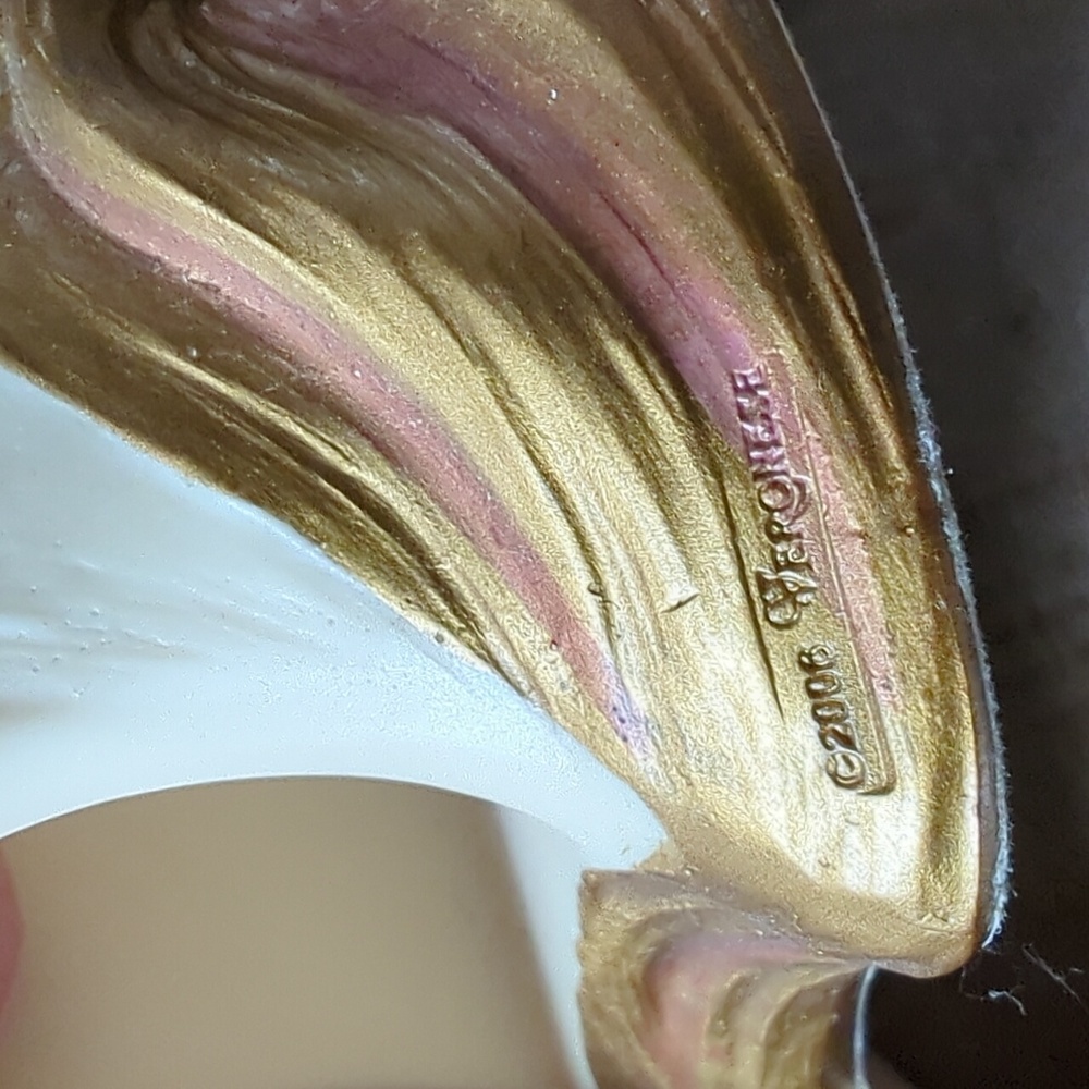 Elegant Gold and Cream Glamour Greek Sculpture Style Goddess Resin Napkin Holder - Picture 5 of 5